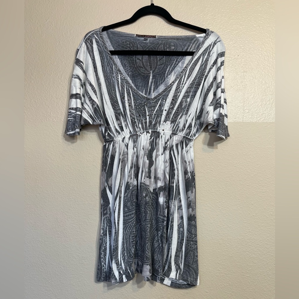 Y2K Gray and White Patterned Tunic Top medium